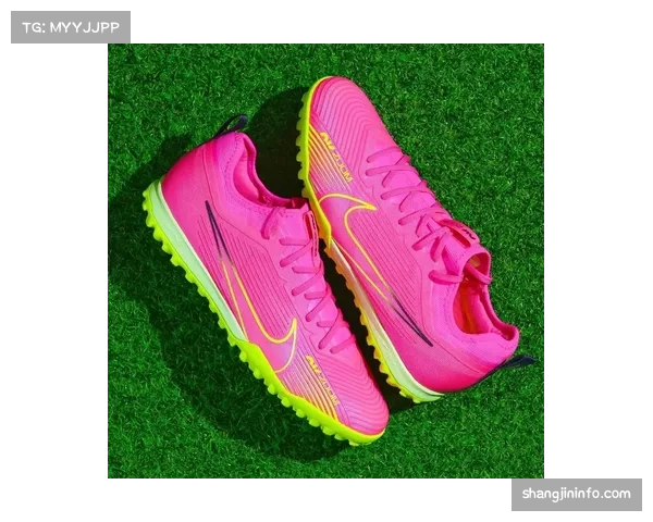 耐克发布新款团队足球鞋，强调轻量化以适应高节奏比赛风格